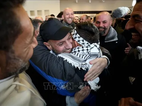 Hamas và Israel tiến hành đợt trao trả con tin, tù nhân thứ 6