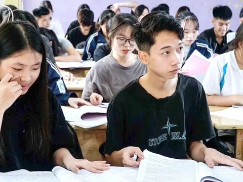 Các trường có được liên kết với trung tâm bên ngoài để dạy tiếng Anh, kỹ năng sống