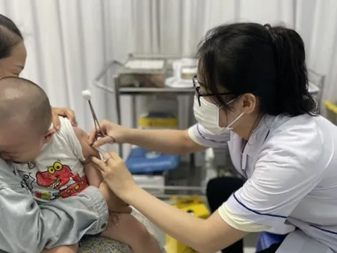 Bộ Y tế yêu cầu các tỉnh, thành tổ chức ngay chiến dịch tiêm chủng vaccine phòng bệnh sởi