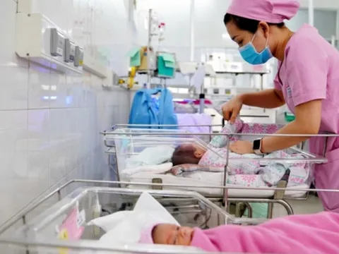 Bộ Chính trị yêu cầu không kỷ luật những trường hợp sinh con thứ 3 trở lên