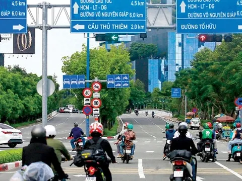 Tổng rà soát, giải quyết bất cập trong hệ thống biển báo, đèn tín hiệu giao thông