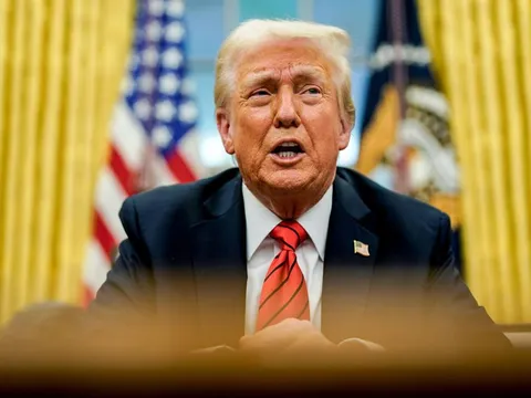 Ông Donald Trump áp dụng mức thuế mới cho nhiều mặt hàng vào tháng tới