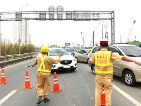 Lỗi dừng xe, đỗ xe ô tô trên cao tốc sai quy định bị xử lý thế nào?