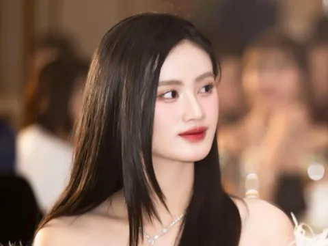 Cái giá cho Hoa hậu Ý Nhi