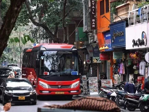 Từ 01/3, Hà Nội thí điểm cấm toàn bộ ô tô từ 16 chỗ đi vào khu vực hồ Hoàn Kiếm, phố cổ