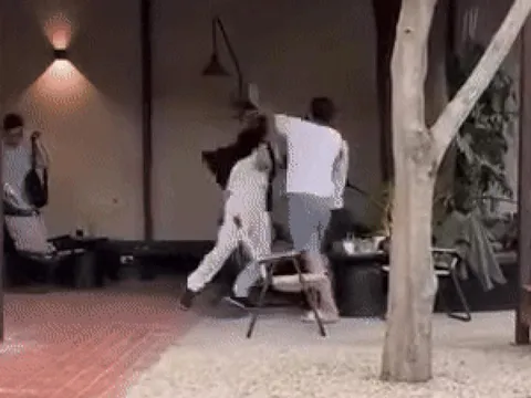 'Vua cà phê' Đặng Lê Nguyên Vũ lên tiếng về clip người ăn mặc giống ông đánh nhau ở quán nước