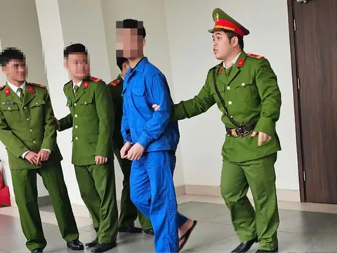 Vụ nam sinh lớp 8 bị đánh chết não: Bố bật khóc nức nở khi con trai bị Toà tuyên y án