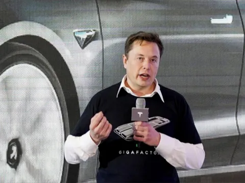 Elon Musk lo chính sách thuế của ông Trump giáng đòn mạnh vào Tesla
