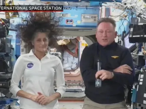NASA phóng thành công tàu giải cứu phi hành gia "mắc kẹt" trên ISS
