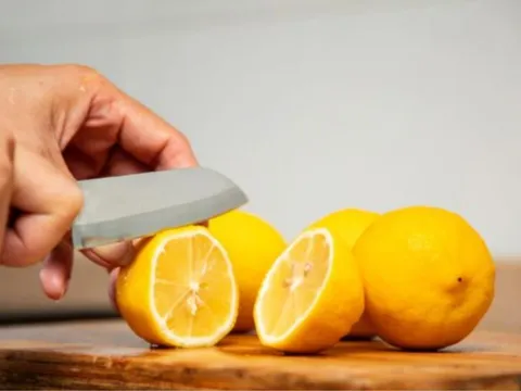 Ngại mặc áo sát nách vì thâm: Thử ngay 6 công thức ai cũng làm được!