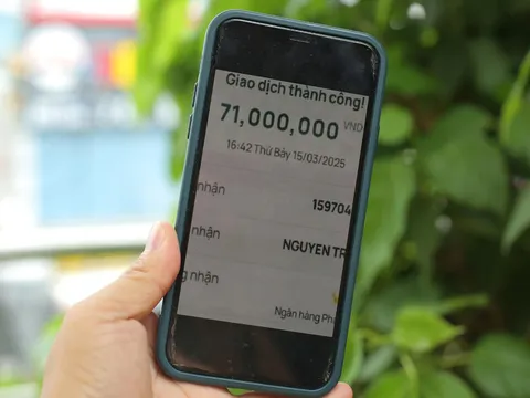 Tài xế xe ôm công nghệ hoàn trả 71 triệu đồng cho khách chuyển nhầm