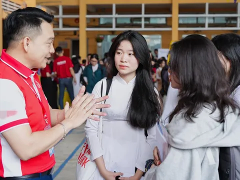 Lý do trường Đại học ở TP.HCM bắt buộc môn Văn có trong tất cả tổ hợp xét tuyển