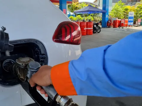 Giá xăng dầu hôm nay 31/3: Đồng loạt tăng trở lại