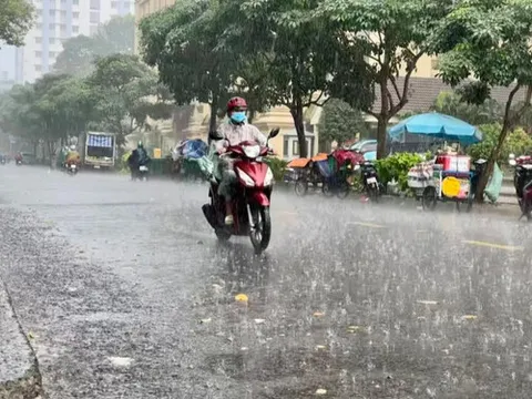 Tại sao TP.HCM lại có mưa trái mùa?