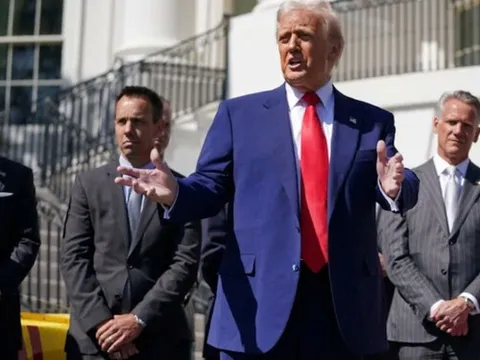 Ông Trump hoãn thuế đối ứng 90 ngày với hơn 75 nước 'không trả đũa', áp thuế Trung Quốc 125%