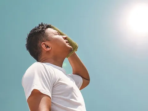 Mùa nóng cao điểm: Cẩn trọng với loạt bệnh nguy hiểm rình rập