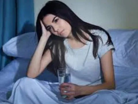 Hay khát nước giữa đêm báo hiệu điều gì?