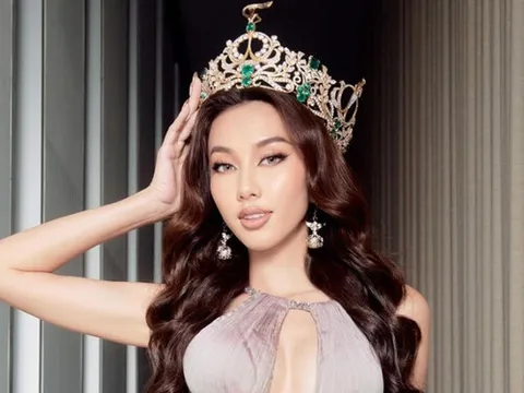 Nơi hiếm hoi chưa 'xóa sổ' ảnh của Hoa hậu Thùy Tiên