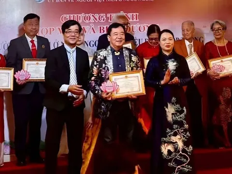 Giảng viên vũ sư Hoàng Thông là kiều bào có đóng góp nổi bật cho TP.HCM