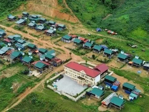 Trước 31/01/2026, hoàn thành xây mới, tái định cư cho những hộ có nhà bị lũ cuốn trôi, sập đổ hoàn toàn