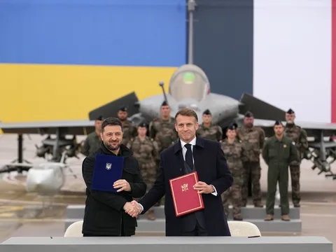 Ukraine và Pháp ký ý định thư mua 100 máy bay chiến đấu Rafale