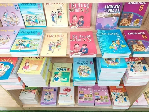 Đại biểu Quốc hội đ​​​​​ề nghị cung cấp miễn phí sách giáo khoa trong năm học 2026 - 2027