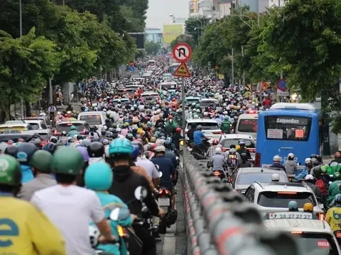 Đặt mục tiêu đến năm 2030, 100% xe công cộng tại Hà Nội và TP. HCM sử dụng năng lượng xanh