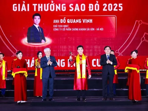 Doanh nhân Đỗ Quang Vinh được vinh danh trong TOP 10 Giải thưởng Sao Đỏ 2025