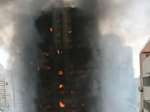 Vụ cháy chung cư Hồng Kông (Trung Quốc): 15 năm trước từng xảy ra thảm kịch tương tự