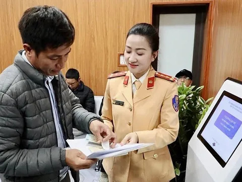 Cục CSGT đề xuất người dân chỉ cần sử dụng giấy phép lái xe điện tử