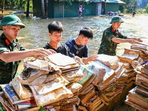 Thủ tướng yêu cầu hằng tuần báo cáo tiến độ xây dựng, sửa chữa nhà cho Nhân dân sau bão, lũ