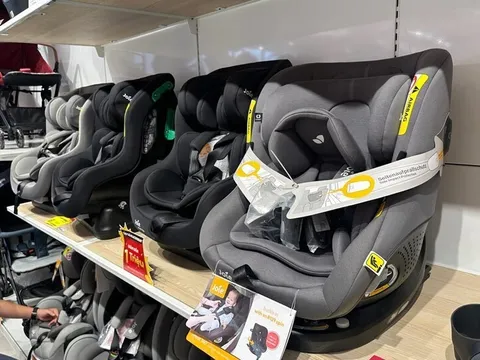 Dự kiến không yêu cầu ô tô kinh doanh vận tải hành khách trang bị ghế ngồi cho trẻ em