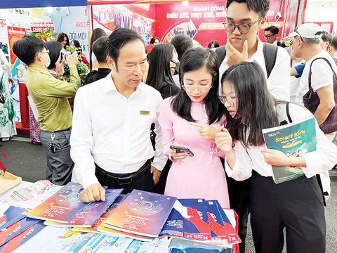 Bổ sung các chính sách, nguồn lực phát triển báo chí