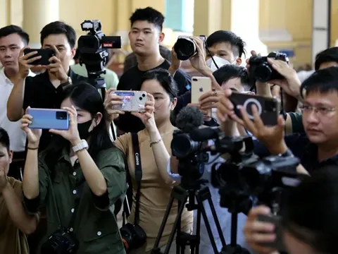 Cấp thẻ nhà báo lần đầu phải qua lớp bồi dưỡng nghiệp vụ, đạo đức