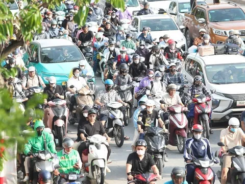 Hà Nội giải bài toán hạ tầng và sinh kế khi chuyển từ xe xăng sang xe điện