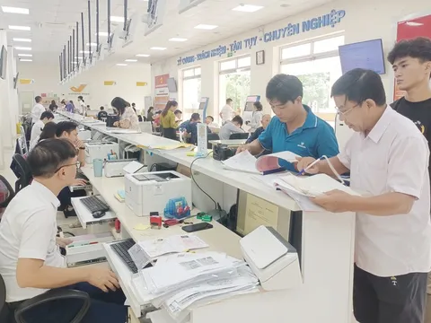 Không cần xuất trình đăng ký kết hôn, giấy khai sinh khi làm thủ tục hành chính