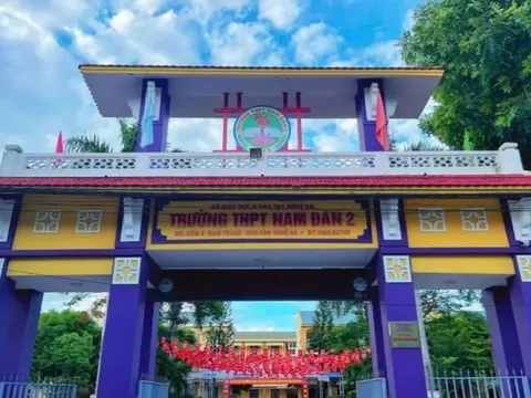 Thầy giáo phát ngôn 'học cho lắm rồi cũng đi làm công nhân', nhà trường lên tiếng