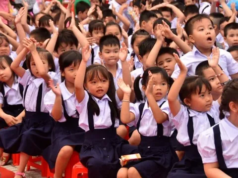 Quốc hội thông qua miễn, hỗ trợ học phí với trẻ mầm non, học sinh phổ thông