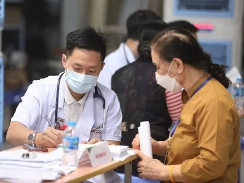 Mở rộng chi trả 100% phí khám chữa bệnh cho nhiều nhóm đối tượng