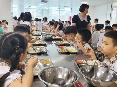 Hà Nội thông qua nghị quyết chi hơn 3.000 tỉ đồng hỗ trợ bữa ăn bán trú cho học sinh tiểu học