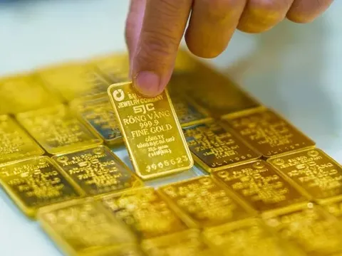 Giá vàng hôm nay (4/12): Choáng với vàng nhẫn