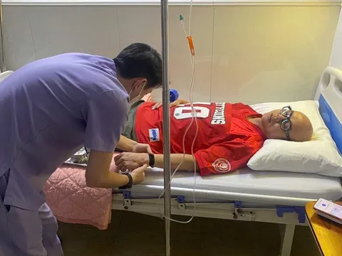 Phan Đinh Tùng nhập viện cấp cứu