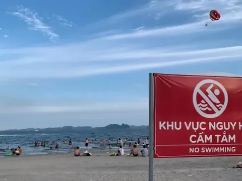 Bé trai 8 tuổi mất tích khi tắm biển cùng gia đình ở Hạ Long