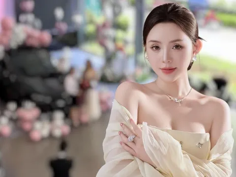 Rần rần khoảnh khắc Quỳnh Kool mua xế hộp tiền tỷ, netizen ào ào 'xin vía'