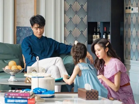 Hạnh phúc khi tái hôn với chồng già giàu có, nửa đêm con gái 13 tuổi khóc lóc xin tôi ly hôn