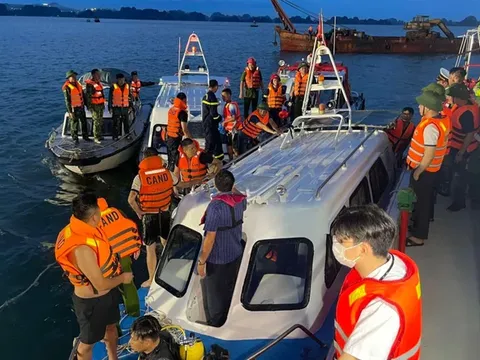 Cập nhật vụ lật tàu ở vịnh Hạ Long: 5 nạn nhân tử vong, hàng chục người mất tích