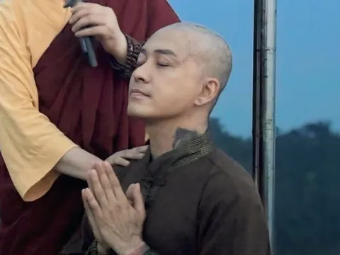 Tuấn Hưng đính chính thông tin đi tu