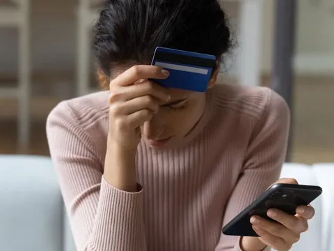 Người phụ nữ ở Hà Nội mất 2,4 tỷ đồng 'trong nháy mắt'