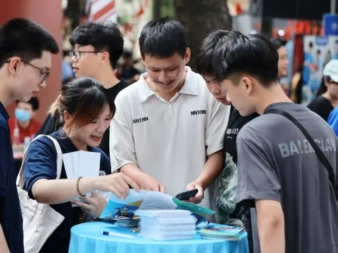 Bộ GDĐT công bố điểm sàn xét tuyển nhóm ngành sức khỏe và sư phạm năm 2025