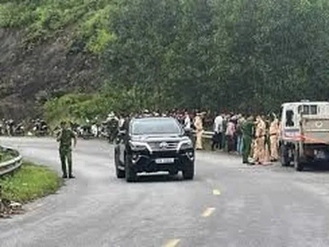 Thanh niên đi xe máy bị ngã xuống cống, vừa ngồi dậy liền phát hiện thi thể cùng ngày tháng năm sinh nằm cạnh